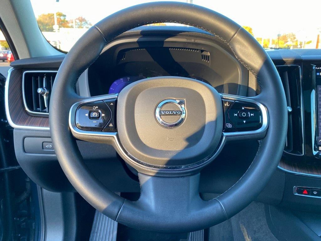 2024 Volvo XC60 B5 Plus Dark Theme
